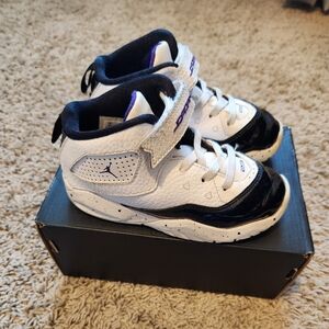 Authentic Jordan Floral White Court Purple Toddler 9c